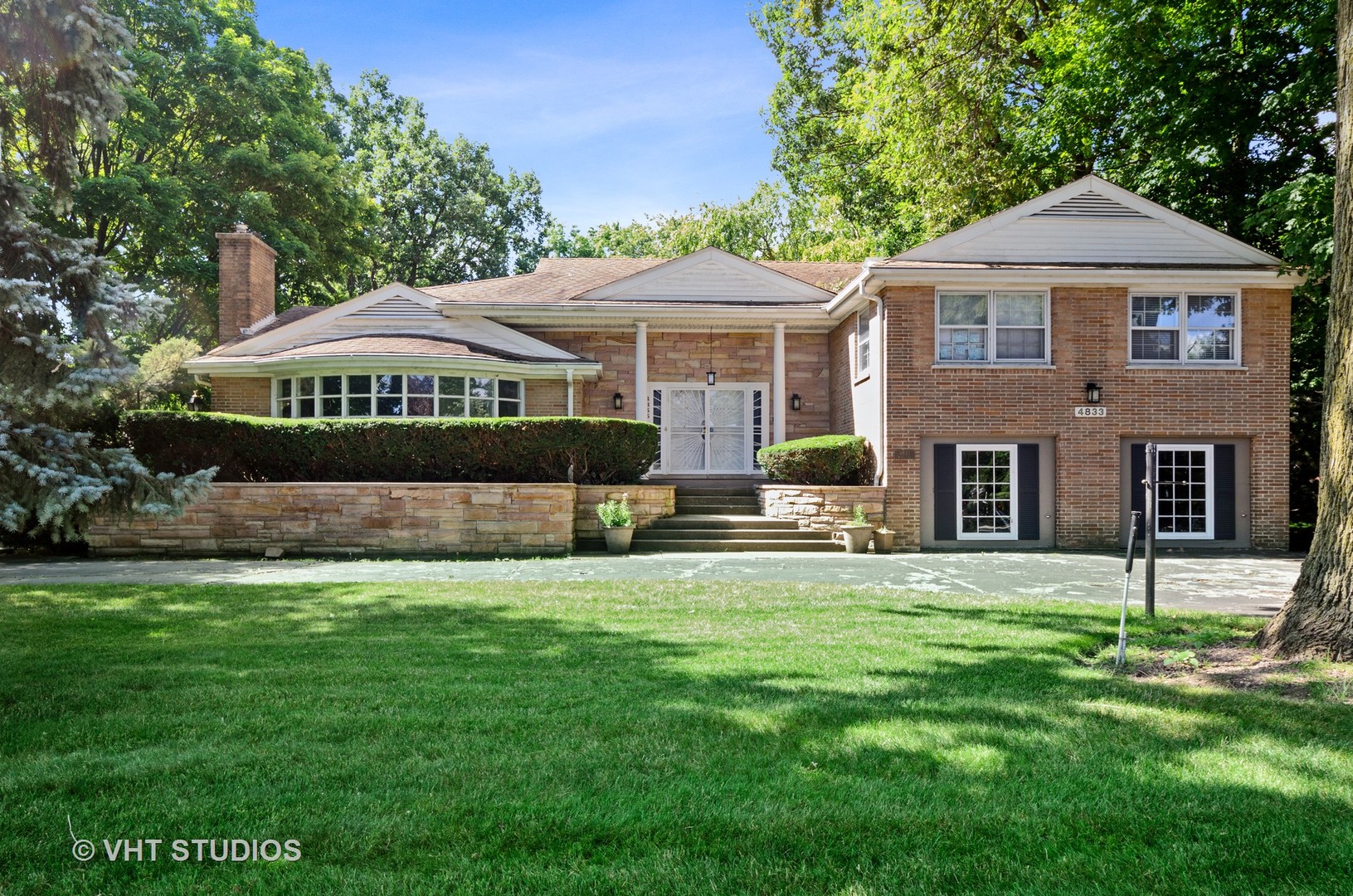 Homes for sale in the Lincolnwood Towers subdivision Lincolnwood