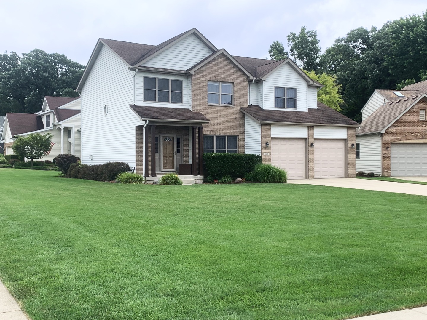 Homes for sale in the Woods Of Antioch subdivision antioch, Illinois