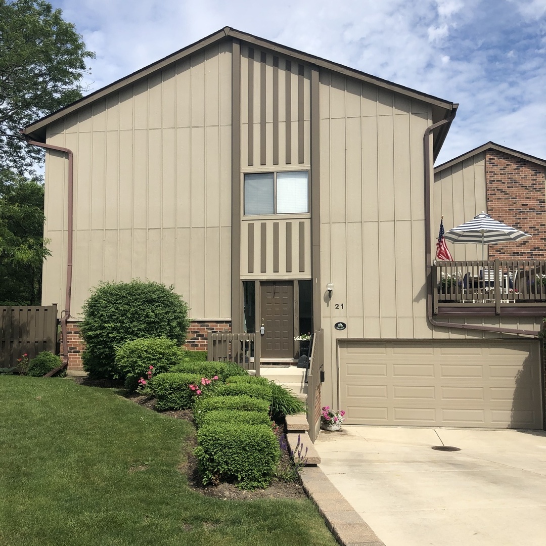 Homes for sale in the Lake Hinsdale Village subdivision WILLOWBROOK