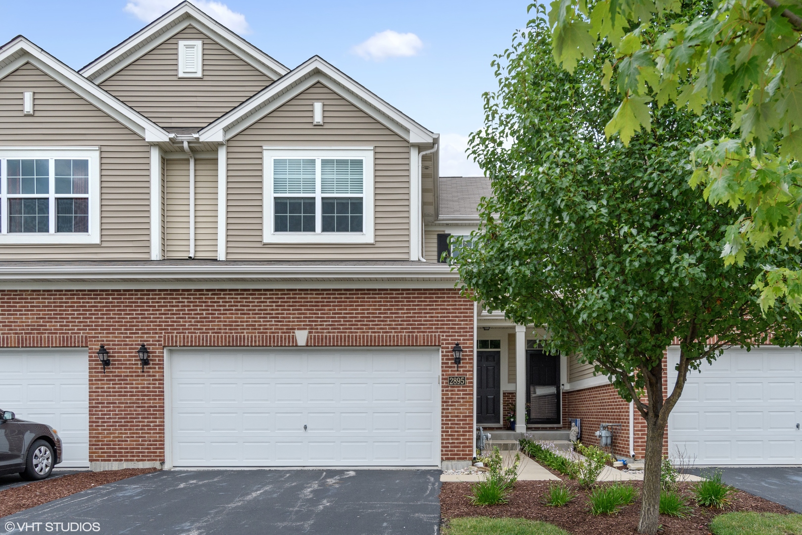 Homes for sale in the Savannah Crossing subdivision Aurora, Illinois