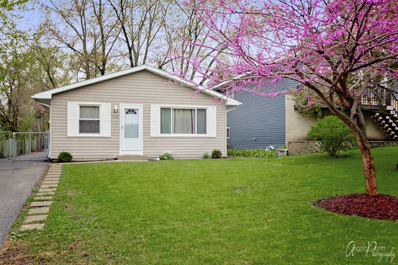 Luxury Homes for sale in Round Lake Beach, Illinois Round Lake Beach