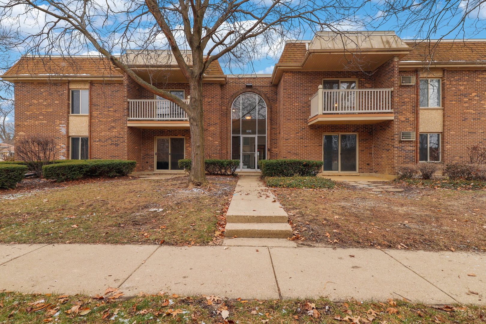 906 W Alleghany Drive, Unit 2a, Arlington Heights, Il 60004