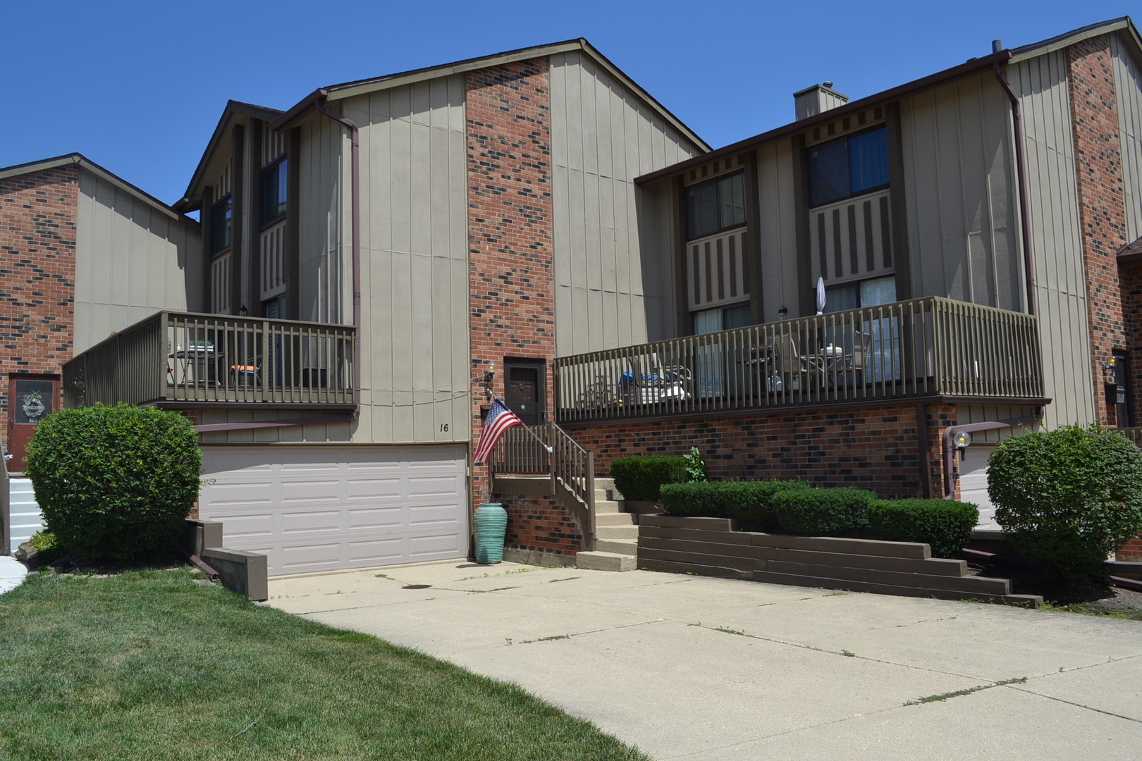 Homes for sale in the Lake Hinsdale Village subdivision Willowbrook