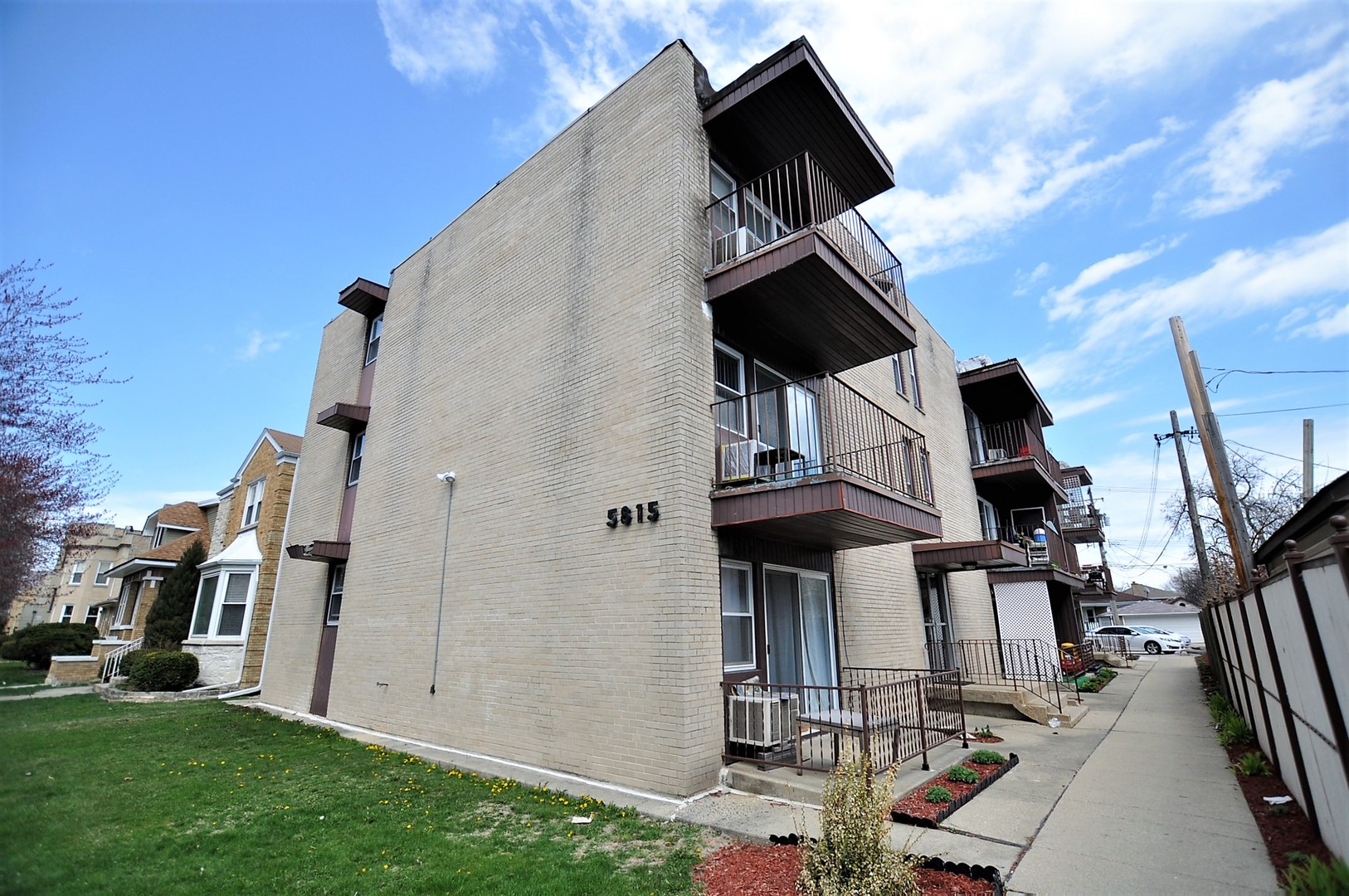 Hollywood Park Real Estate & Hollywood Park Chicago Information