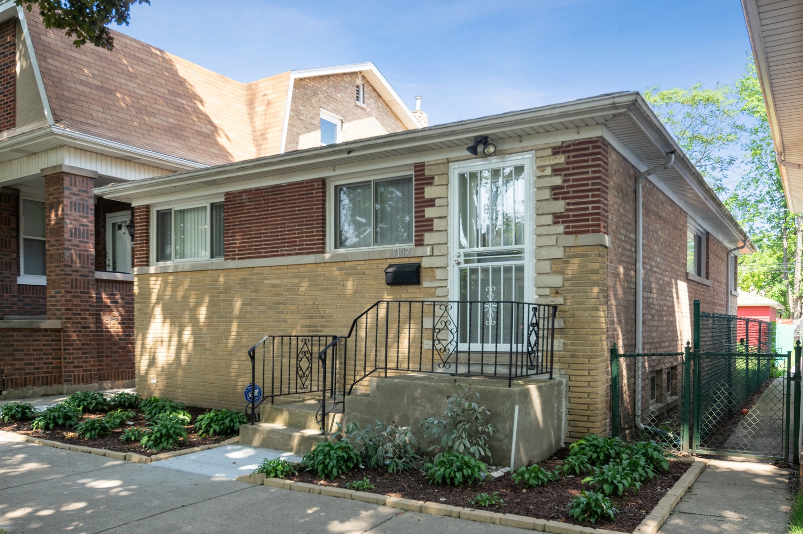 North Mayfair Real Estate & North Mayfair Chicago Information