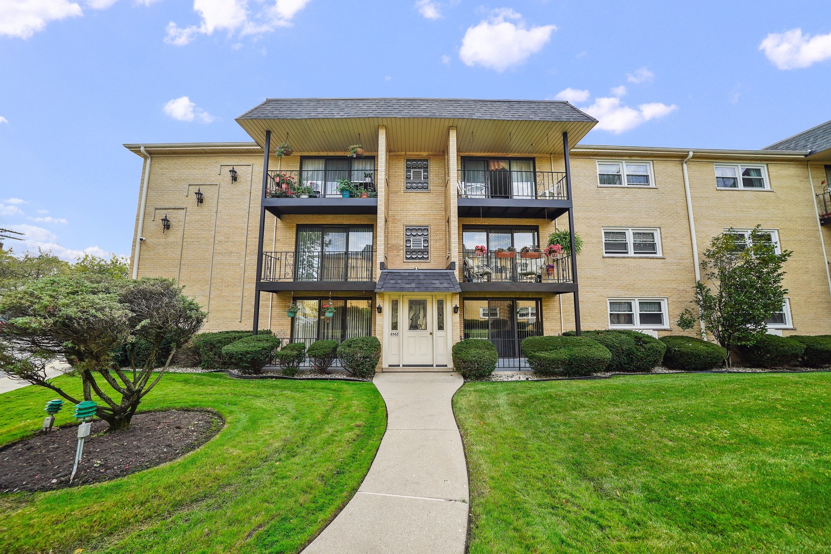 Schorsch Village Real Estate & Schorsch Village Chicago Information