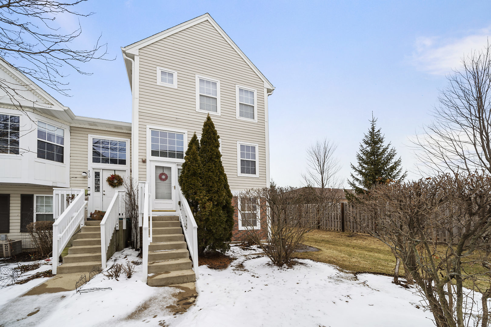 512 East Victoria, North Aurora, Illinois