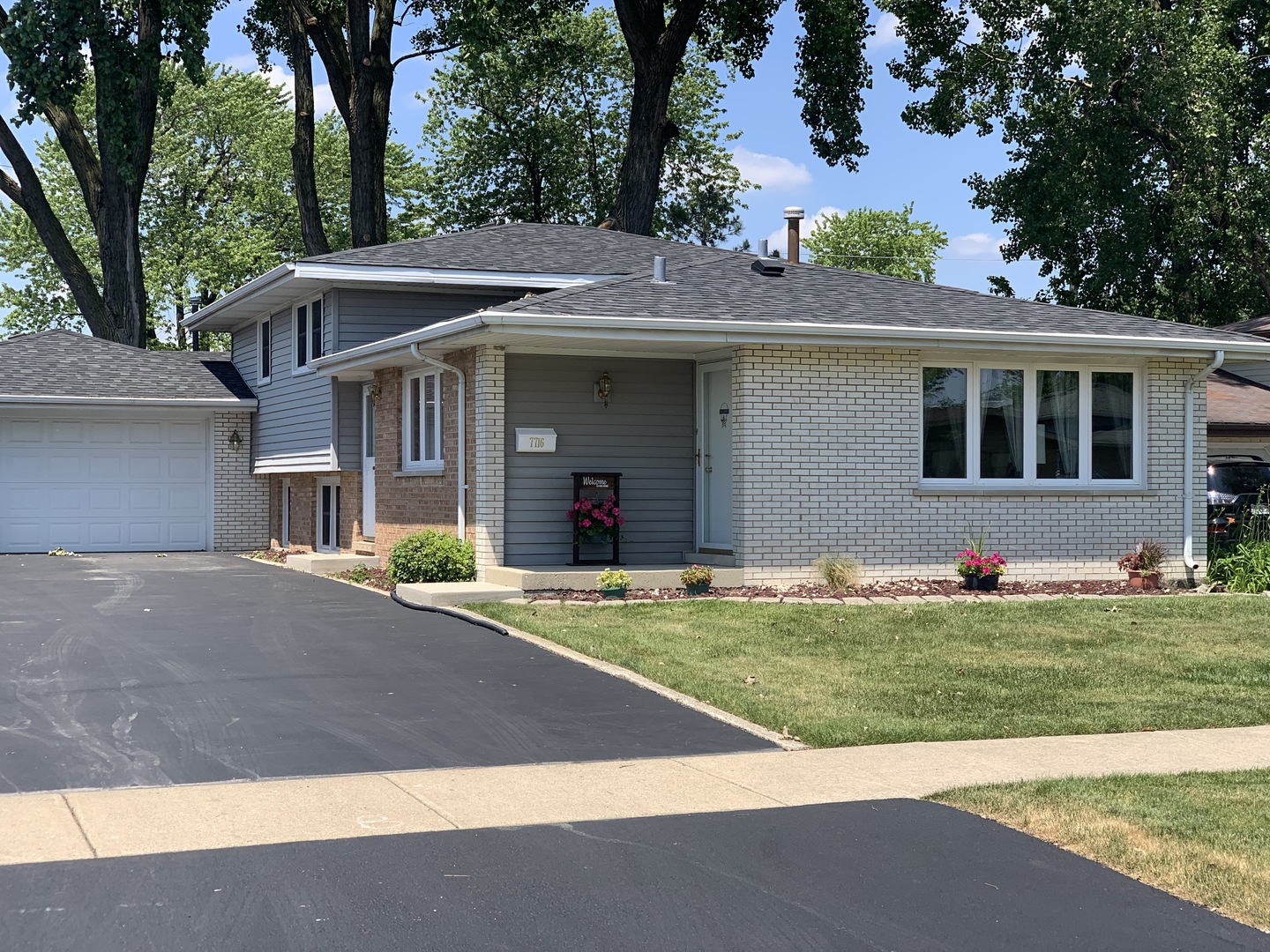 Luxury Homes for sale in Burbank, Illinois Burbank MLS Burbank Real