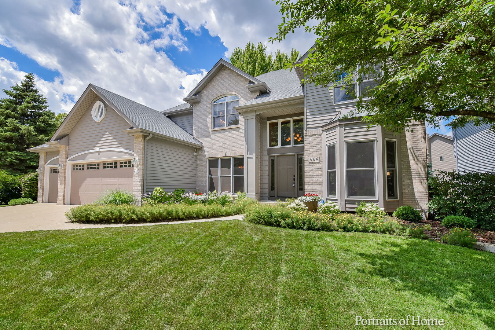 Homes for sale in the Oakhurst subdivision Aurora, Illinois Real Estate