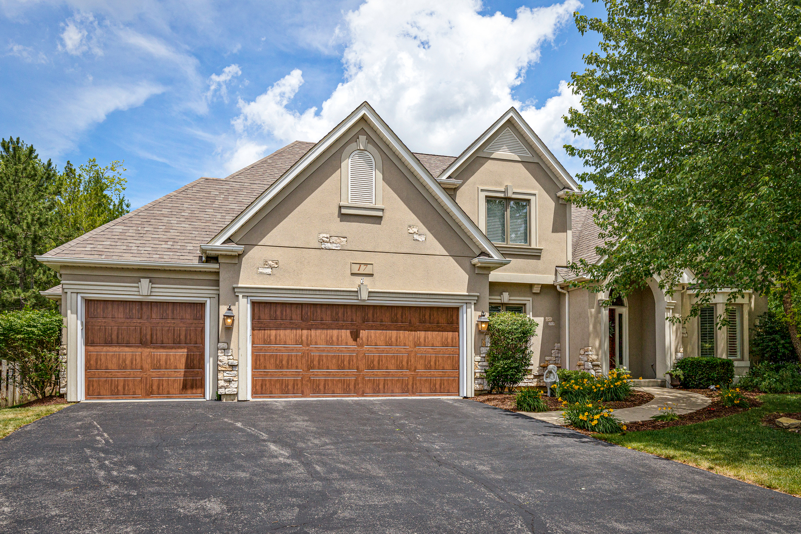 17 East Sandstone, South Elgin, Illinois