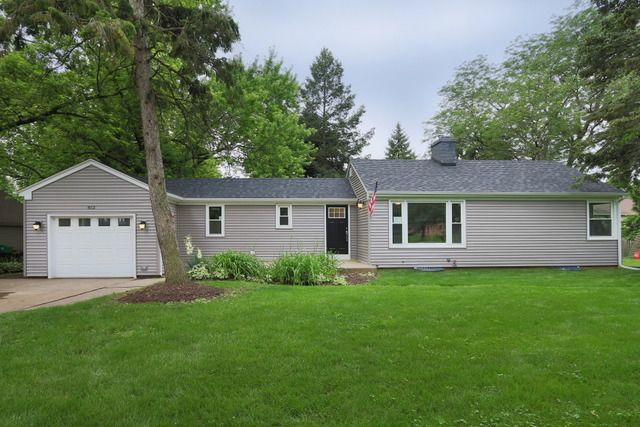 812 Carlisle, Batavia, Illinois