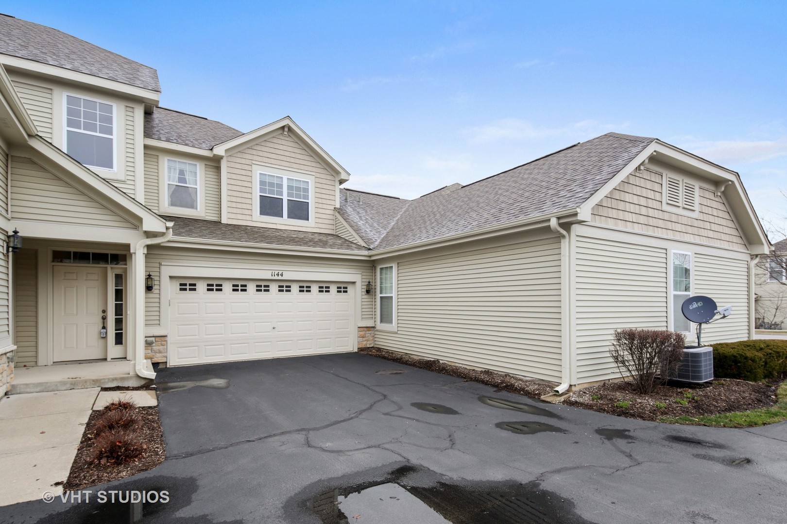 1144 Foxridge, AURORA, Illinois
