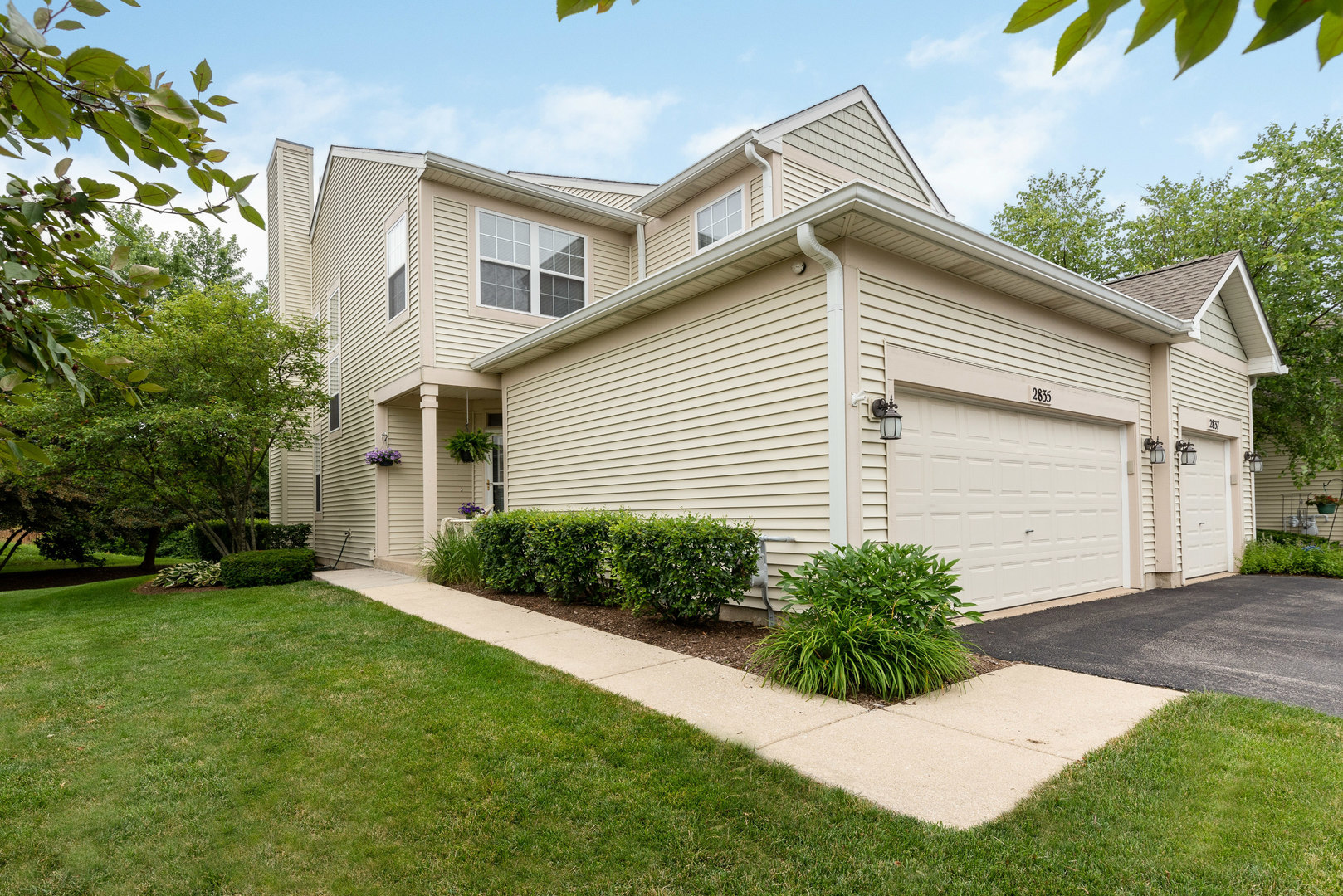 Homes for sale in the Windridge subdivision Naperville, Illinois Real