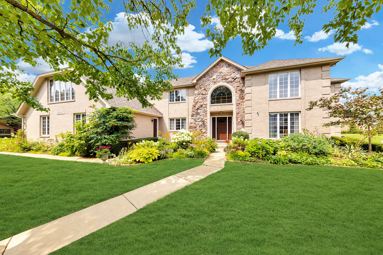 2 Devon Court, Burr Ridge, Il 60527