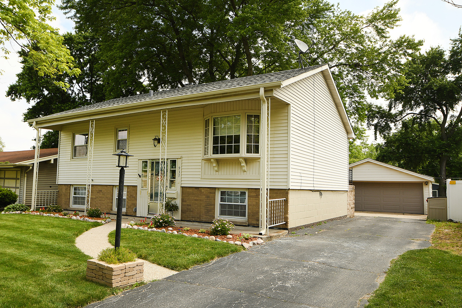 Luxury Homes for sale in Thornton, Illinois Thornton MLS Thornton