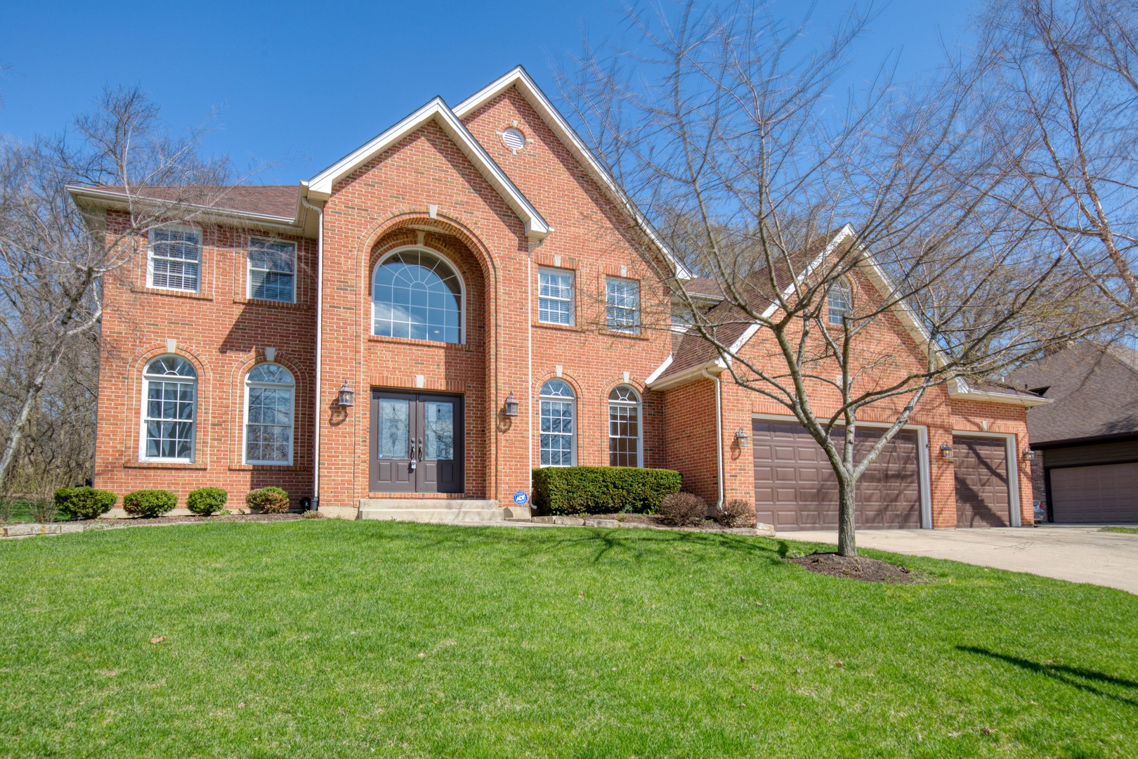 995 FOREST, Sugar Grove, Illinois