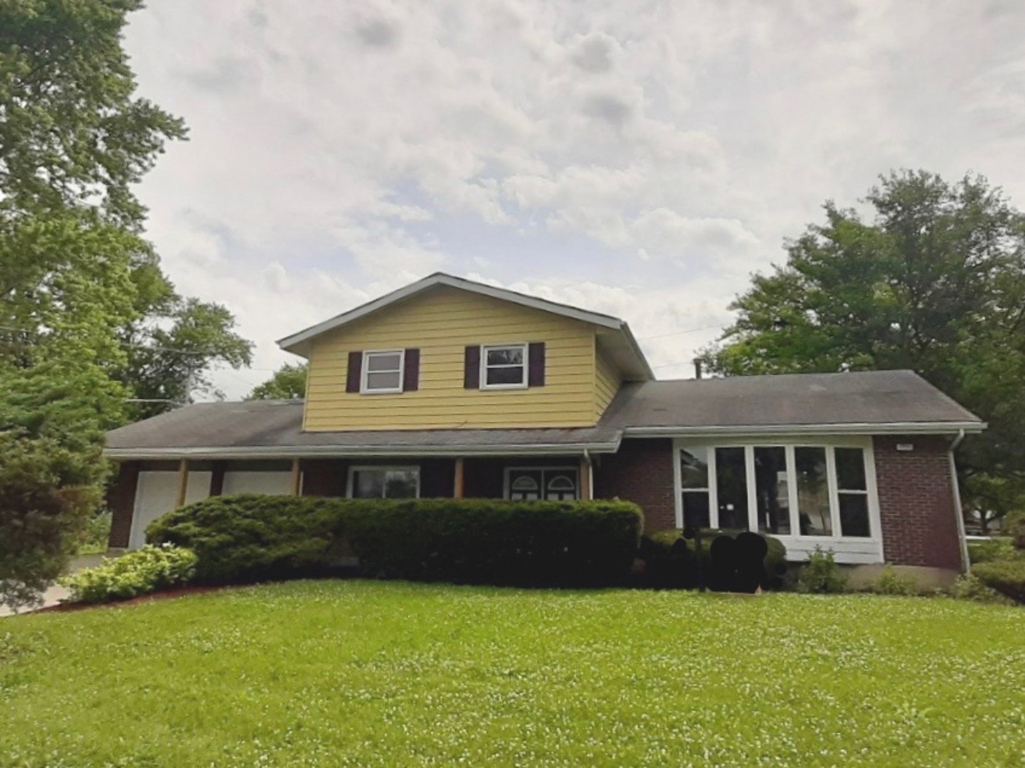 4 bedroom Homes for sale in Country Club Hills, Illinois Country Club