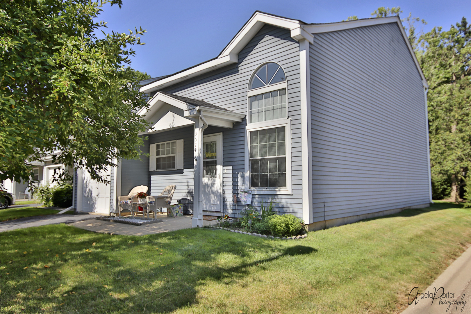 Homes for sale in the Southport Village subdivision Island Lake