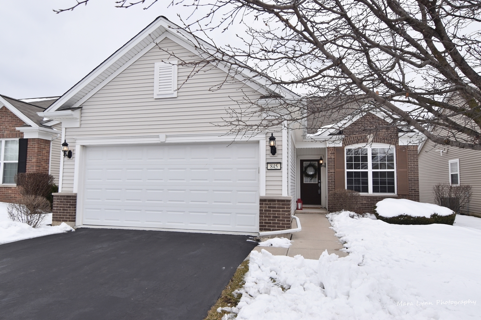 845 Cascade Falls, Elgin, Illinois