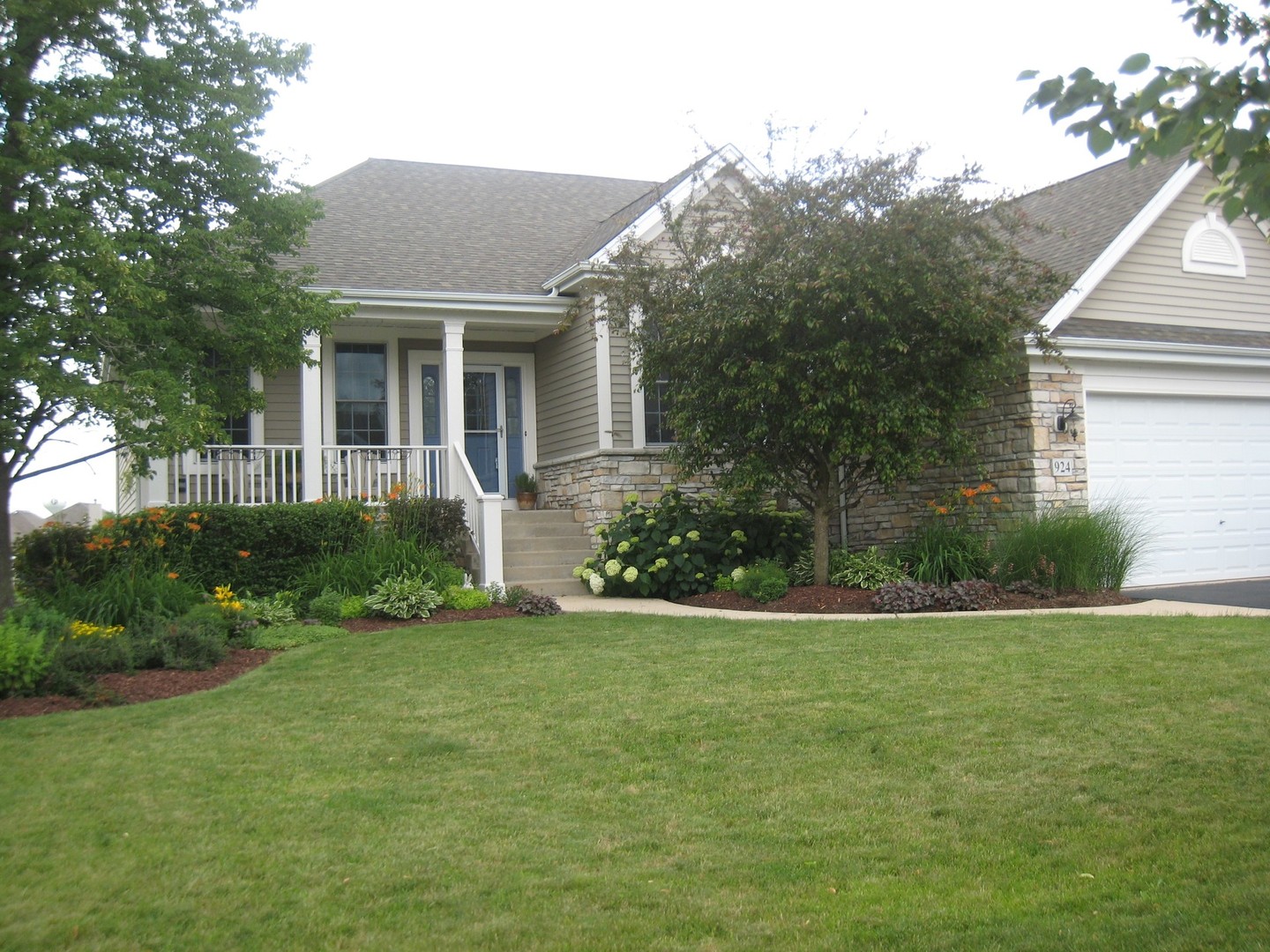 924 Independence, ELBURN, Illinois