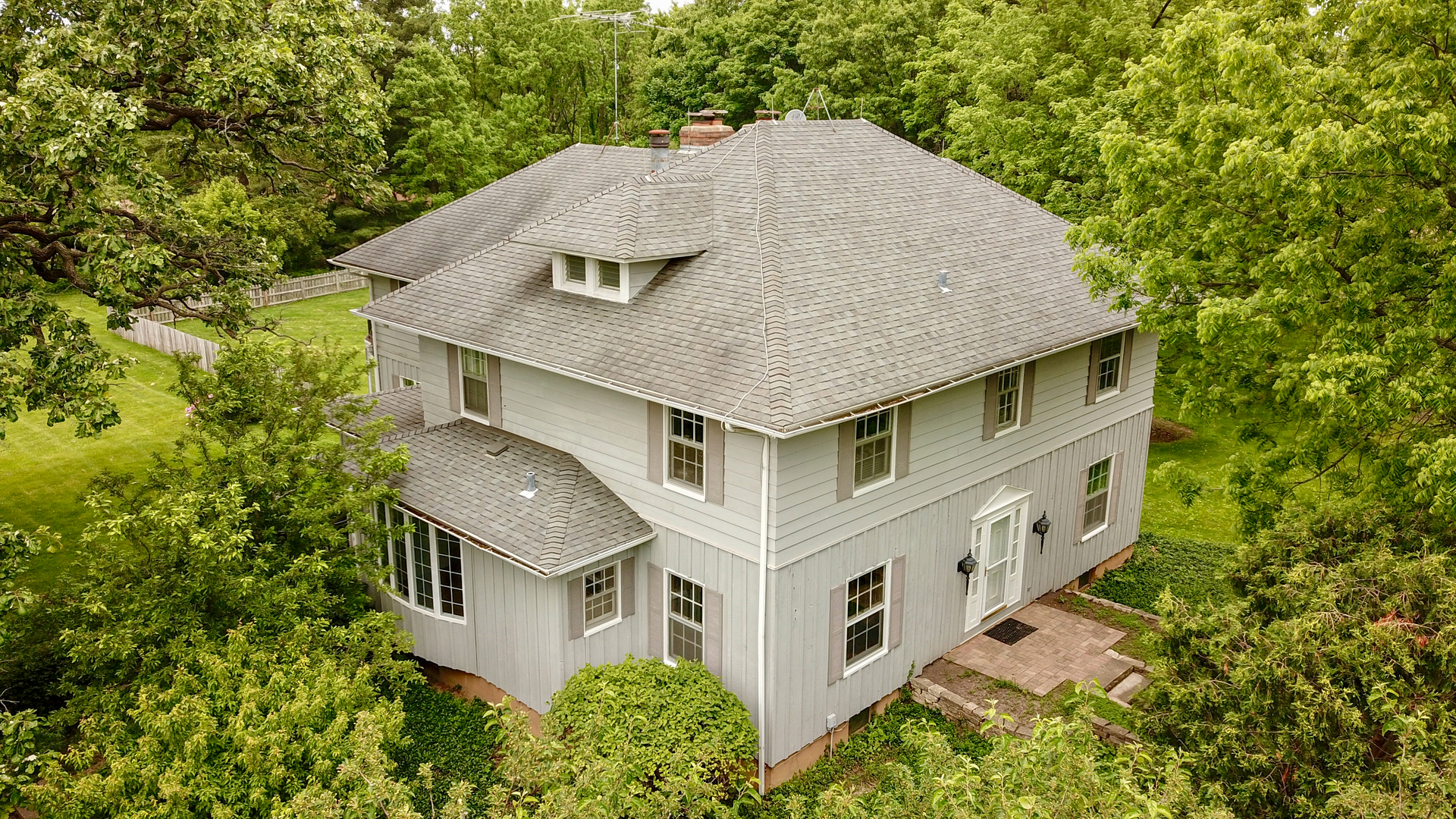 38W796 McDonald, ELGIN, Illinois