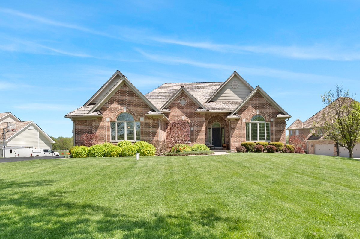 8775 Country Shire Lane, Spring Grove, Il 60081