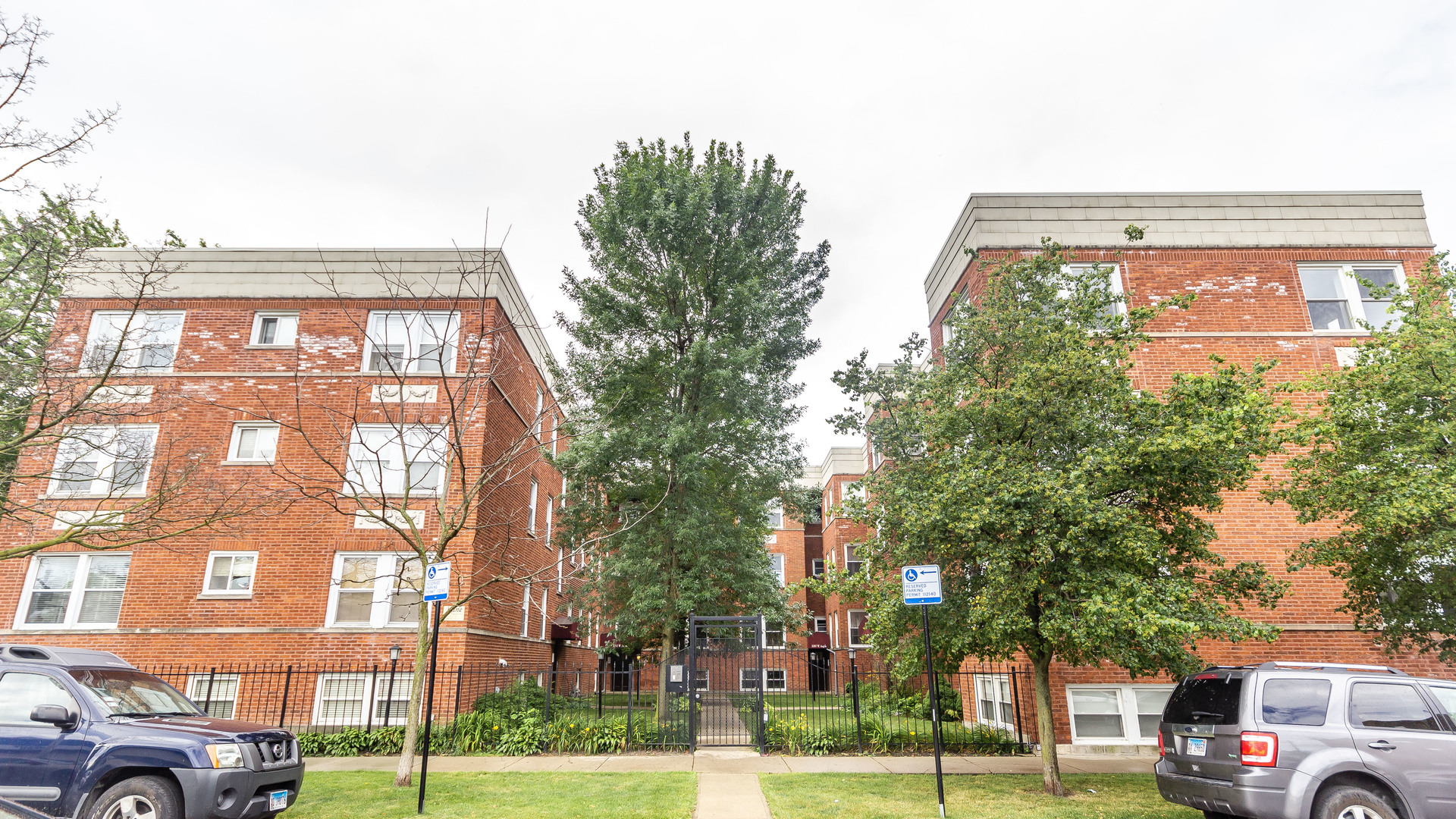 Albany Park Real Estate & Albany Park Chicago Information