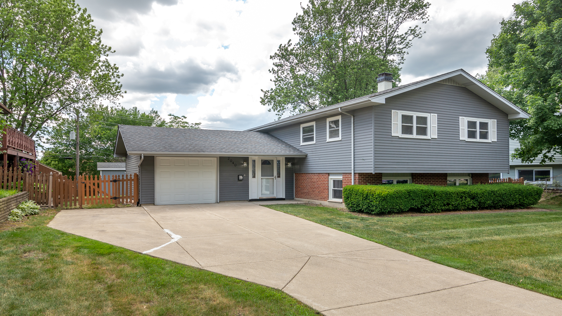 Homes for sale in the Highlands subdivision Hoffman Estates, Illinois