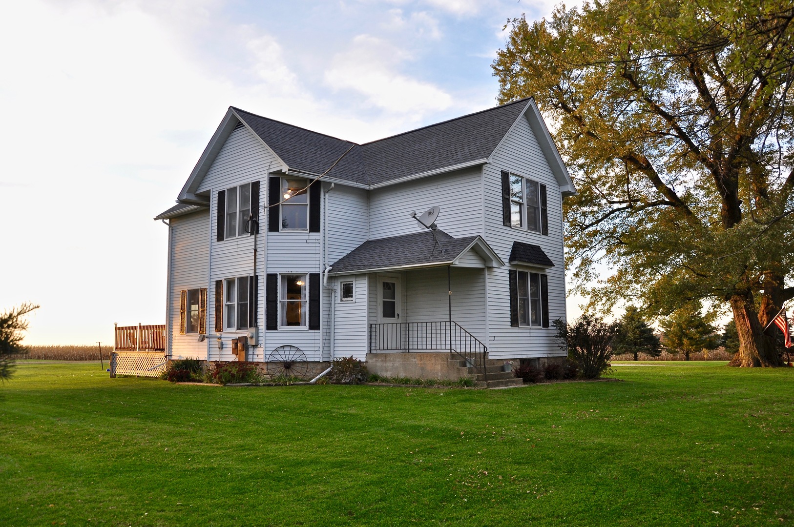 19559 East County Line, Maple Park, Illinois