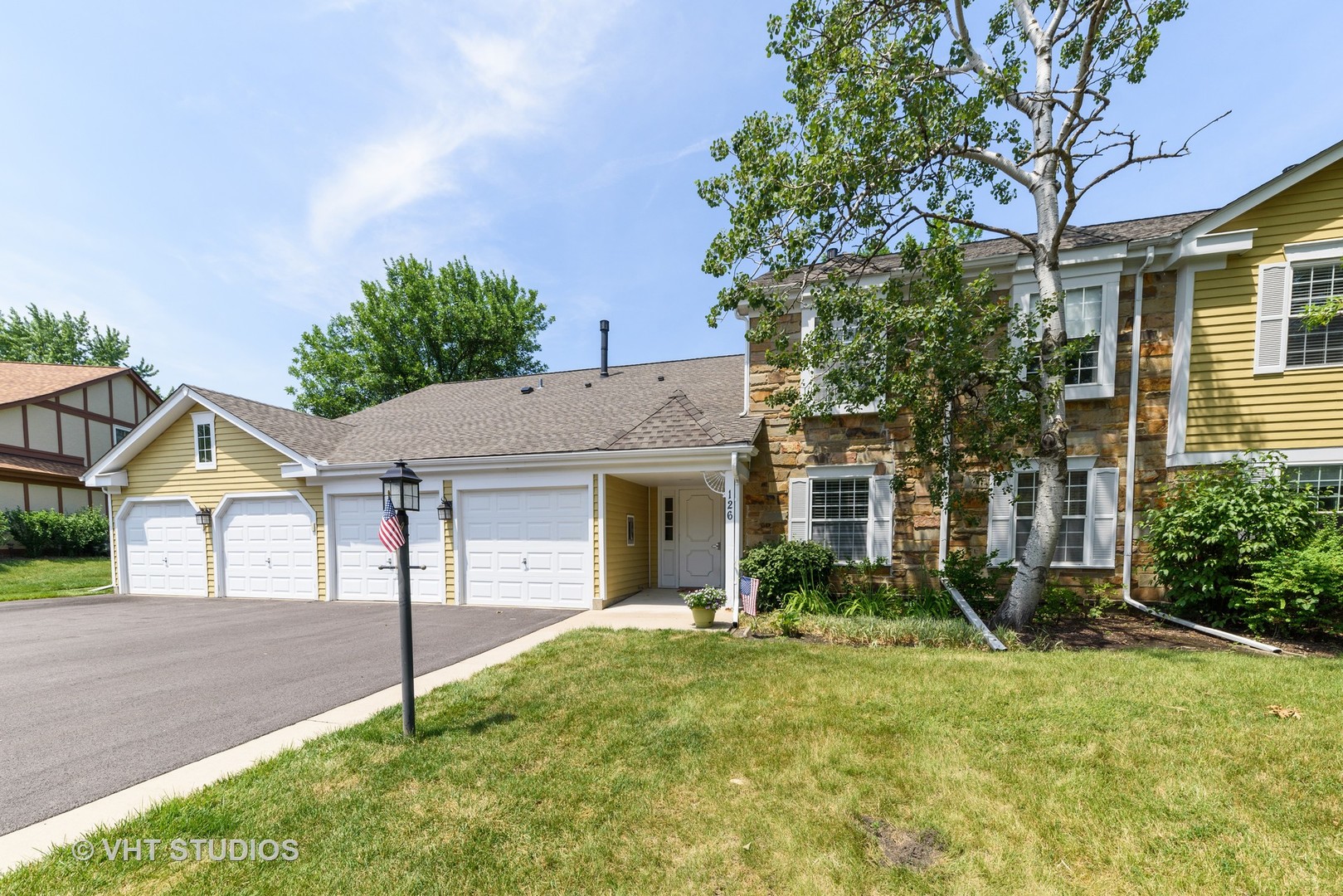 Homes for sale in the Lexington Lane subdivision Schaumburg, Illinois