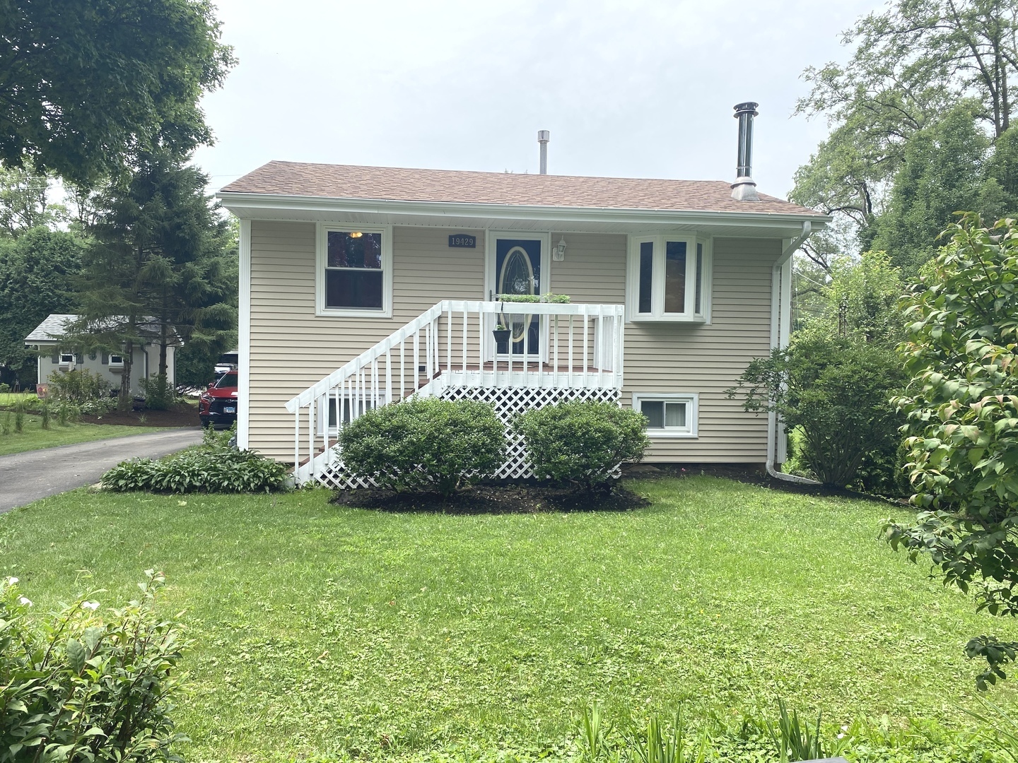 Homes for sale in the West Shore Park subdivision Mundelein, Illinois