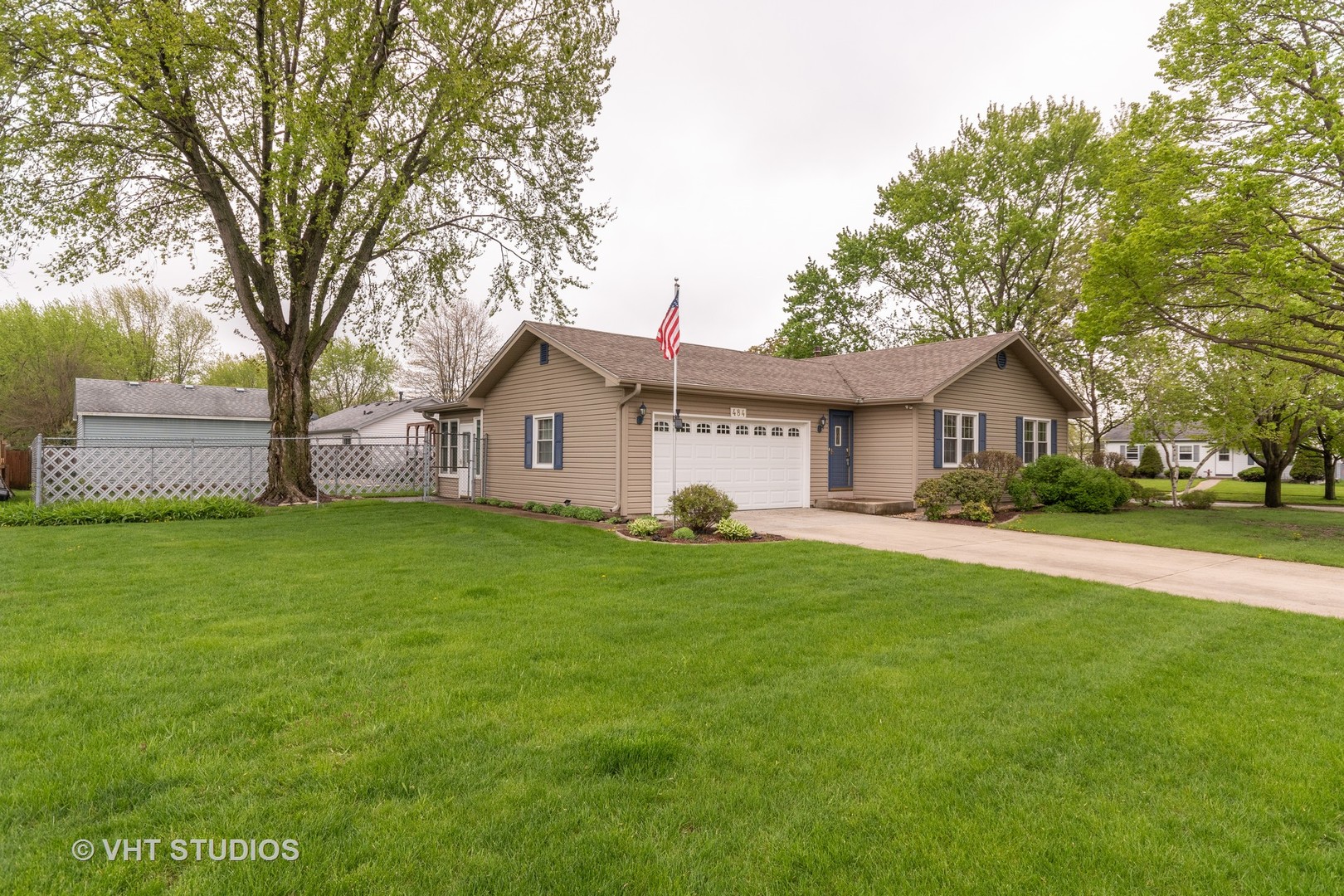 484 Pinewood Drive, NORTH AURORA, Illinois 60542 Blue Fence