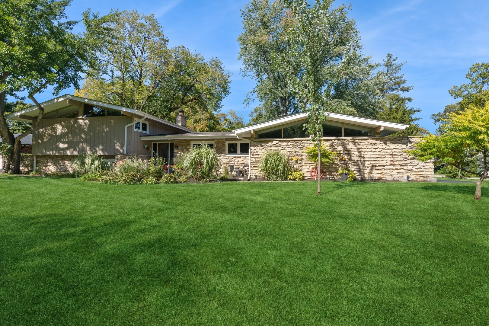 330 E Forest Lane, Palatine, Il 60067