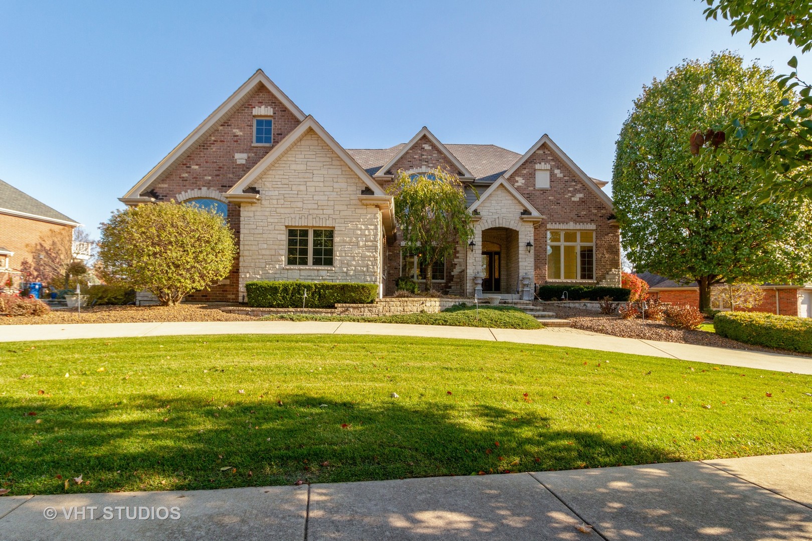 Homes for sale in the Coquille Point subdivision Frankfort, Illinois