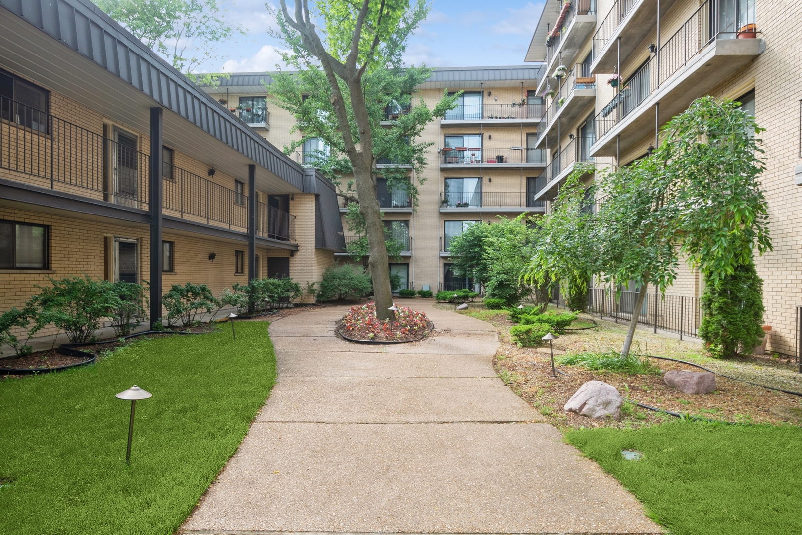 6221 N. Niagara #507