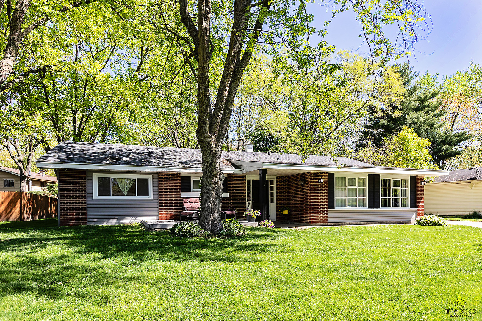 Butterfield East Subdivision Real Estate Listings Lombard, IL Blue Fence