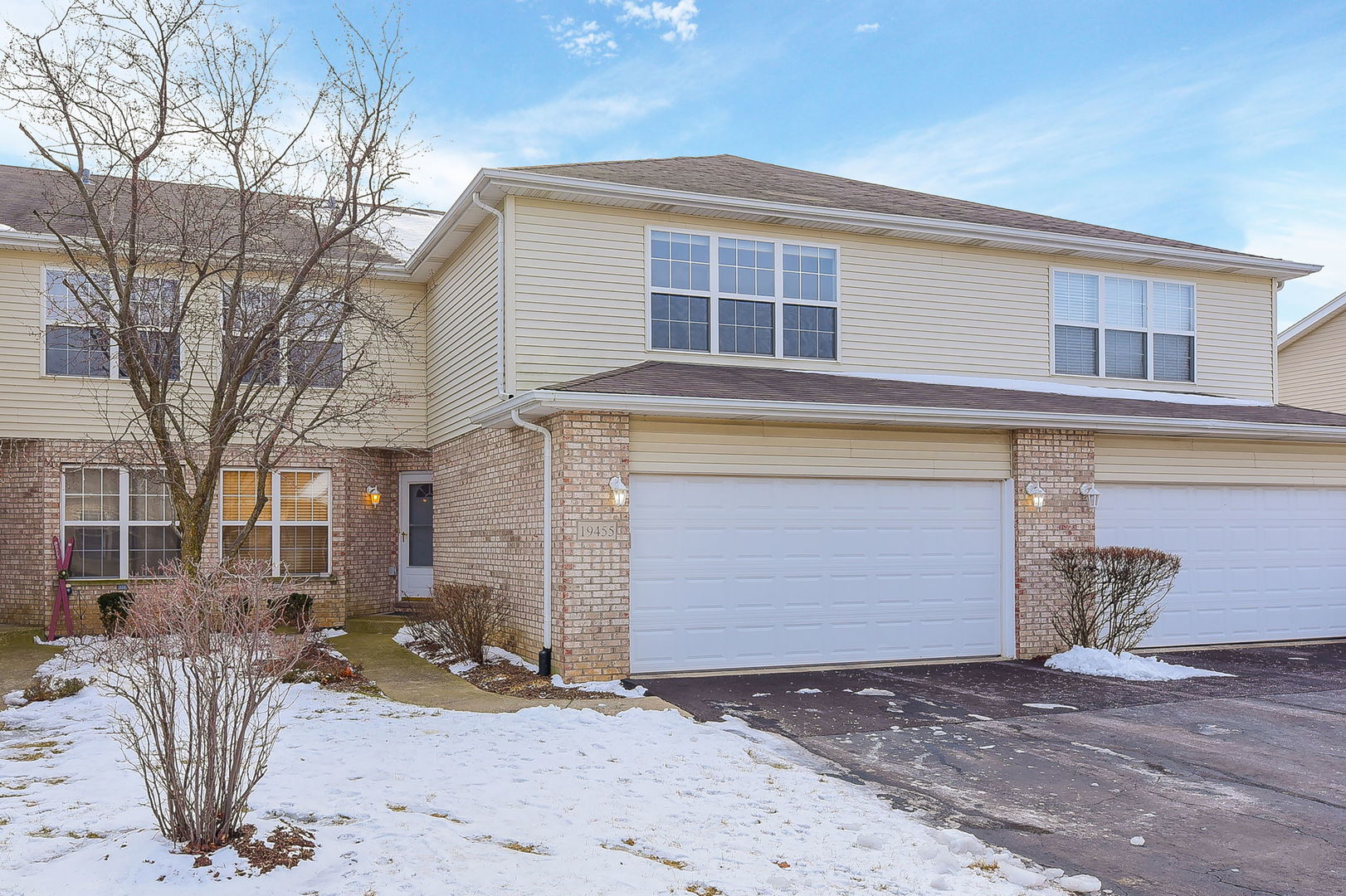 Homes for sale in the Tara Hills subdivision MOKENA, Illinois Real Estate