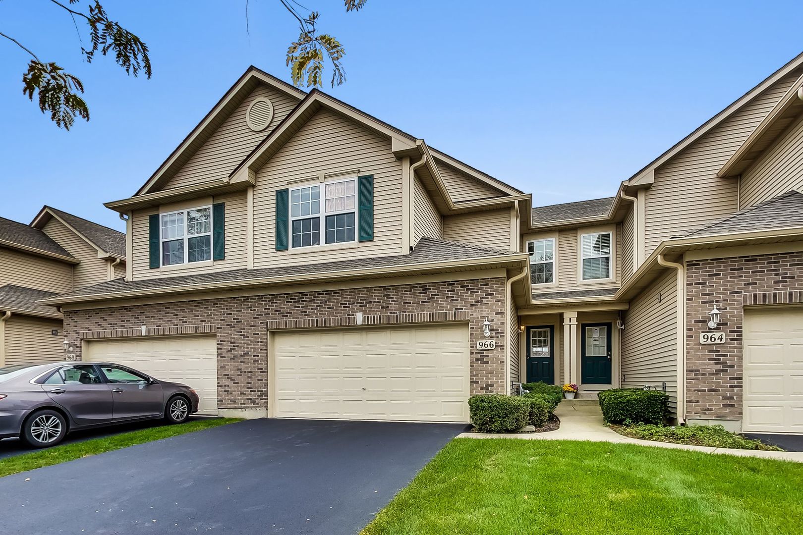 966 Oak Ridge, Elgin, Illinois