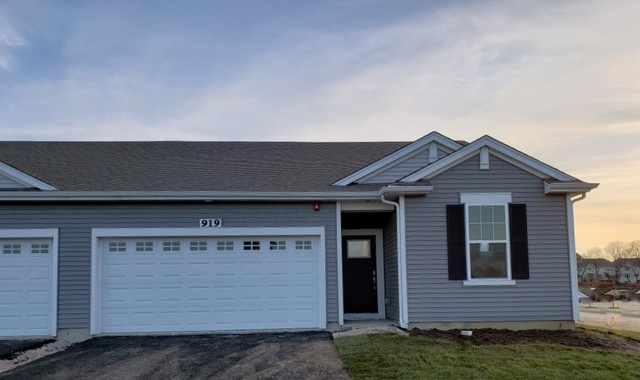 919 Darwin, North Aurora, Illinois