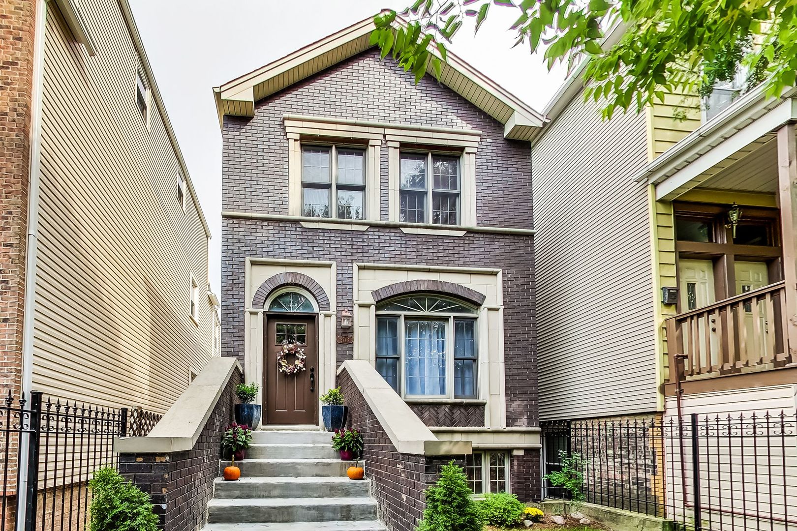 Logan Square Real Estate & Logan Square Chicago Information