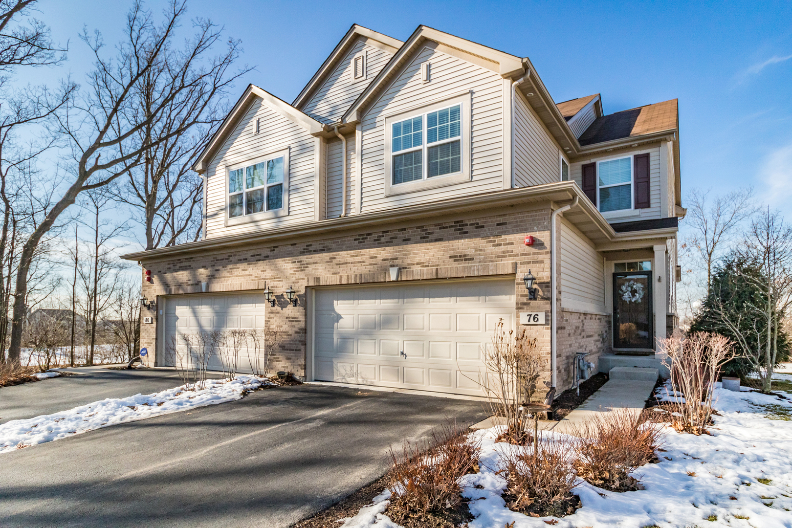 76 Oak Creek, North Aurora, Illinois