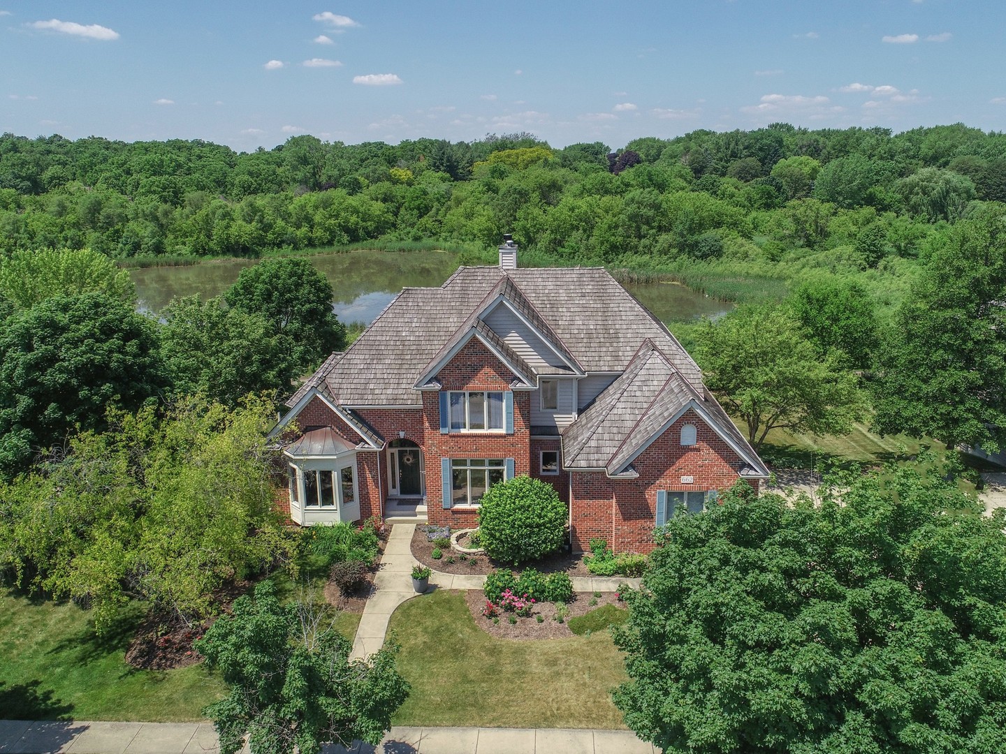 662 Waters Edge, South Elgin, Illinois