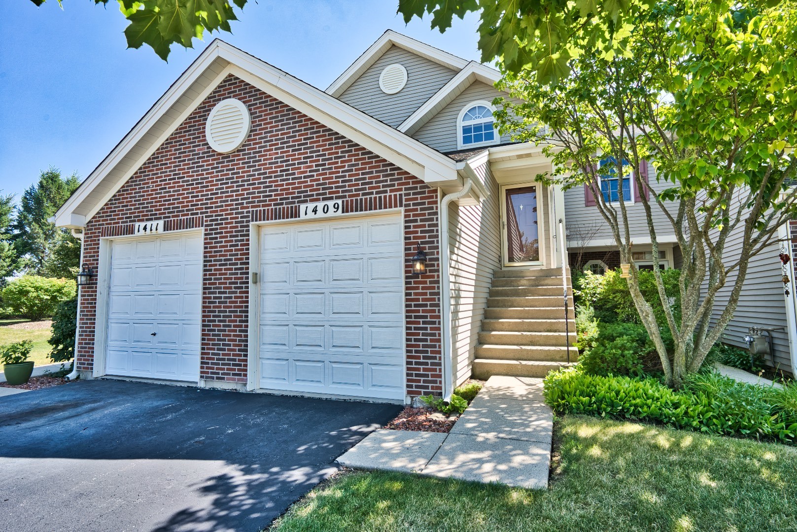 1409 Grayshire, ELGIN, Illinois