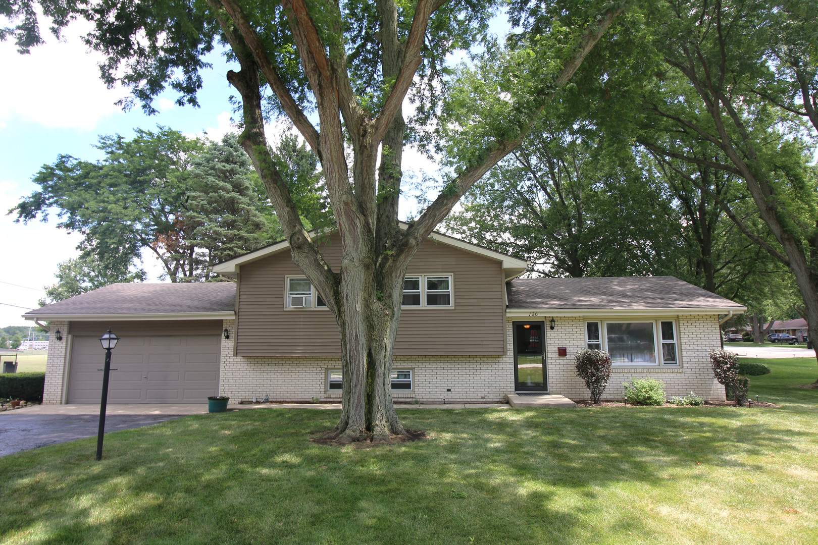 Homes for sale in the Cherry Hill subdivision Joliet, Illinois Real