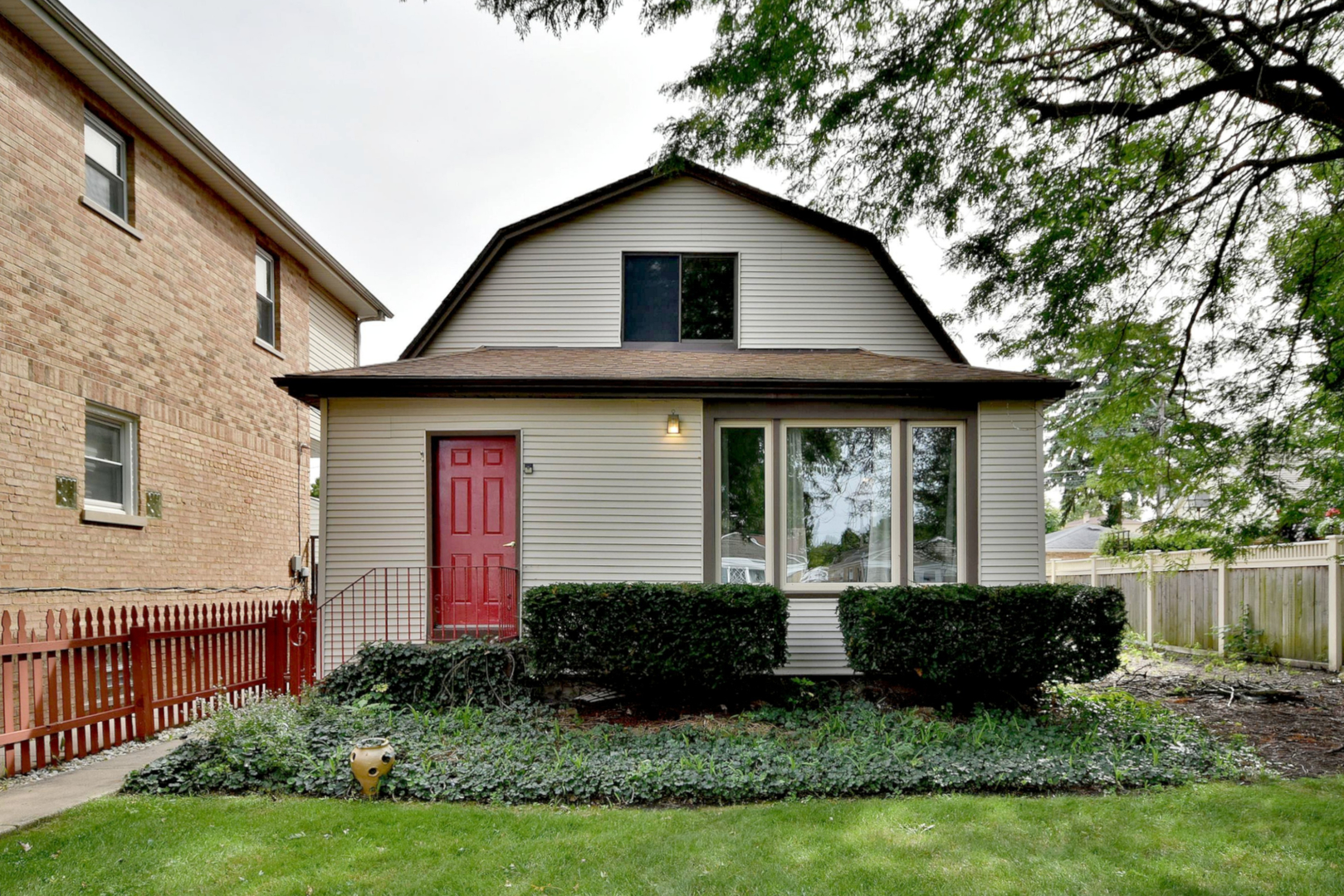 Irving Woods Real Estate & Irving Woods Chicago Information