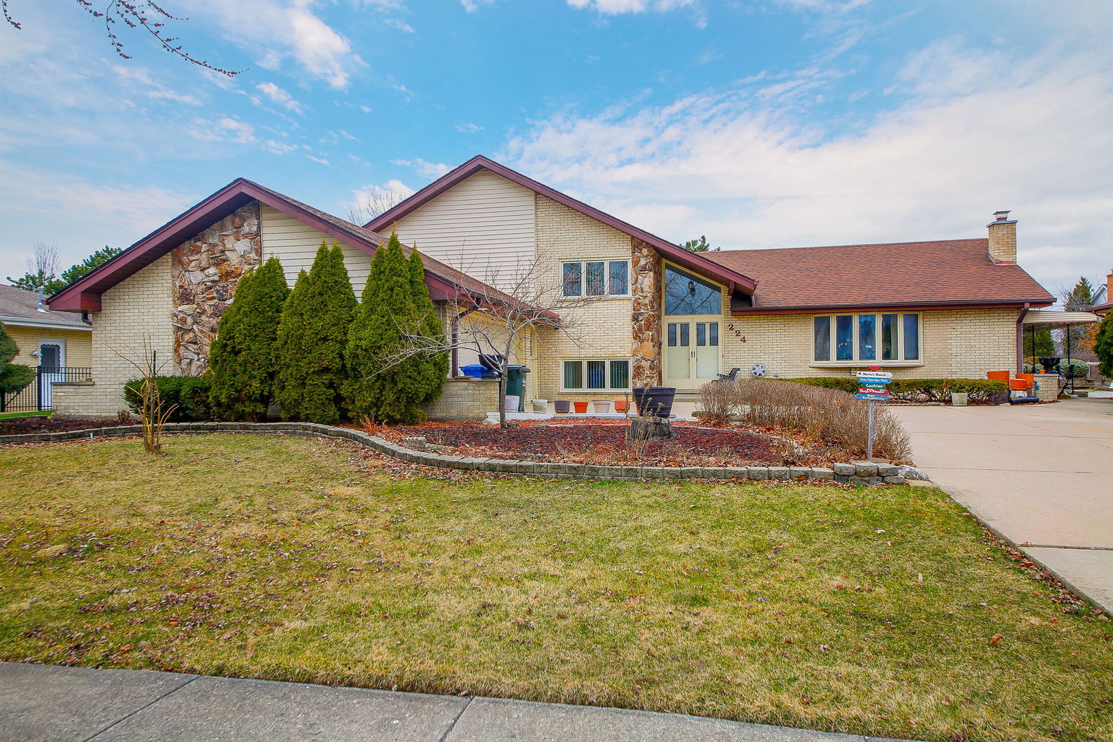 4 bedroom Homes for sale in Willowbrook, Illinois Willowbrook MLS