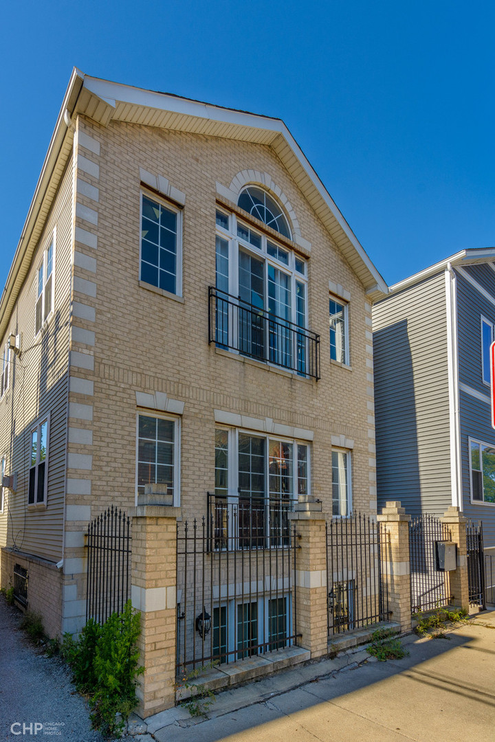Noble Square Real Estate & Noble Square Chicago Information