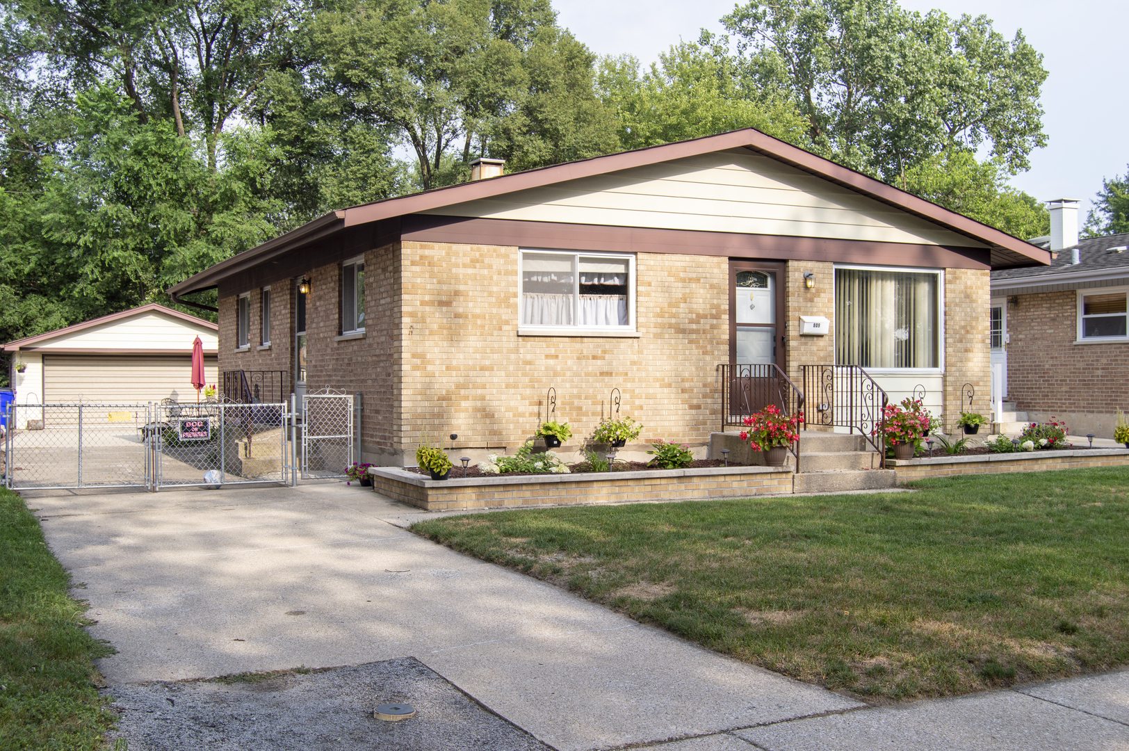 Luxury Homes for sale in Thornton, Illinois Thornton MLS Thornton