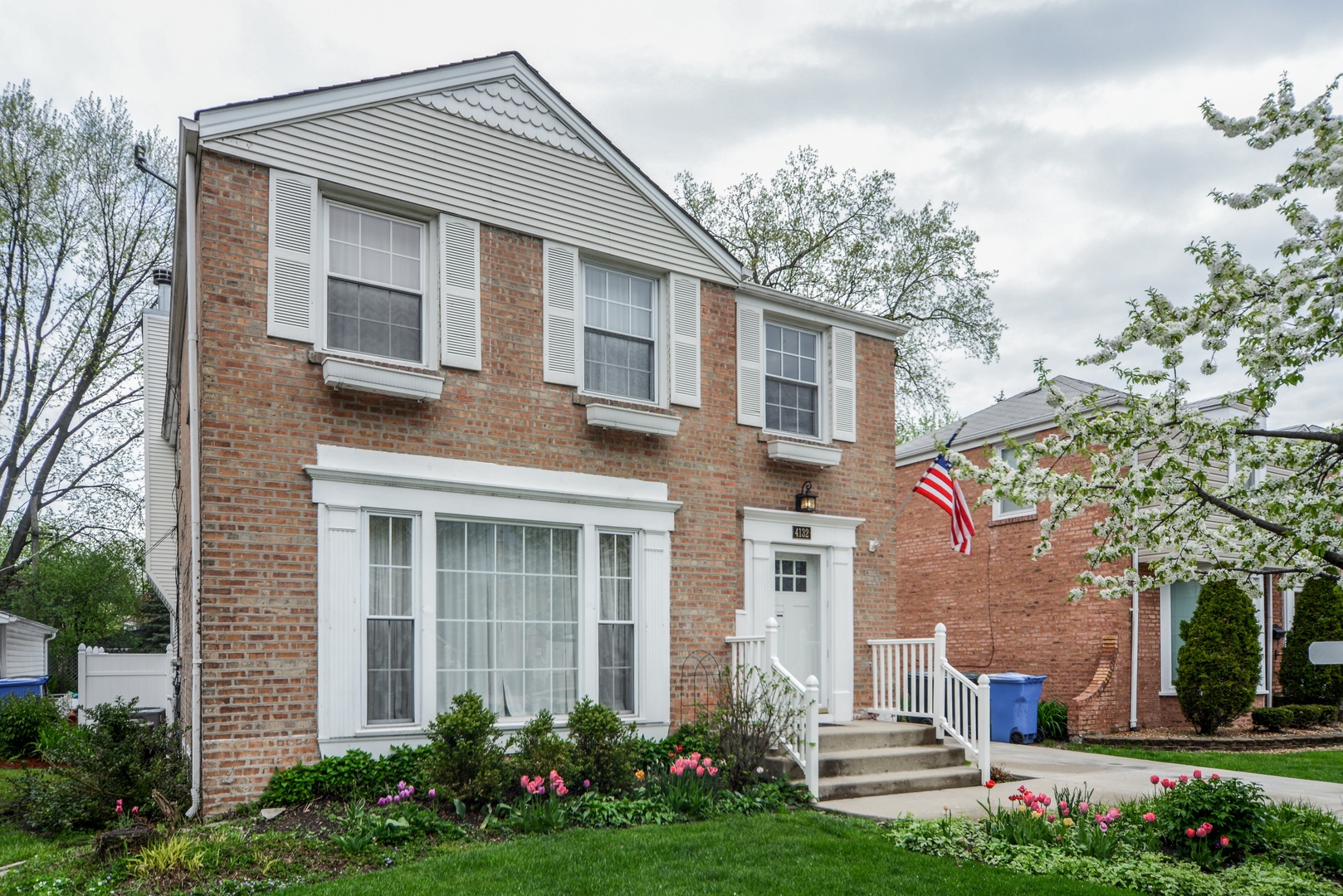 Irving Woods Real Estate & Irving Woods Chicago Information