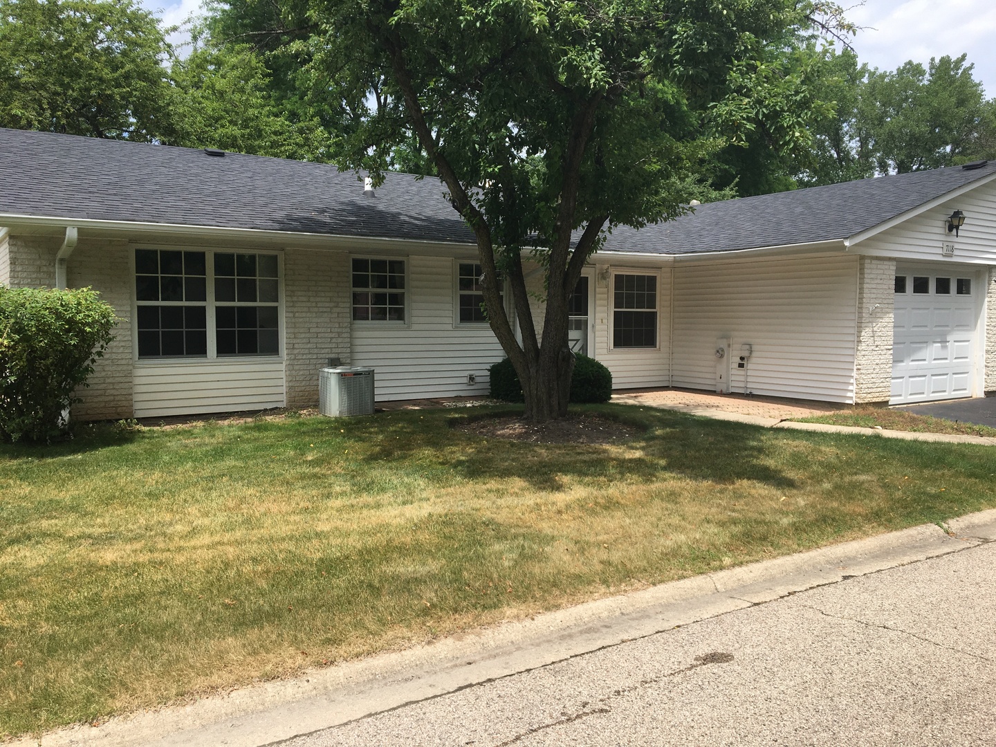 Homes for sale in the Leisure Village subdivision Fox Lake, Illinois